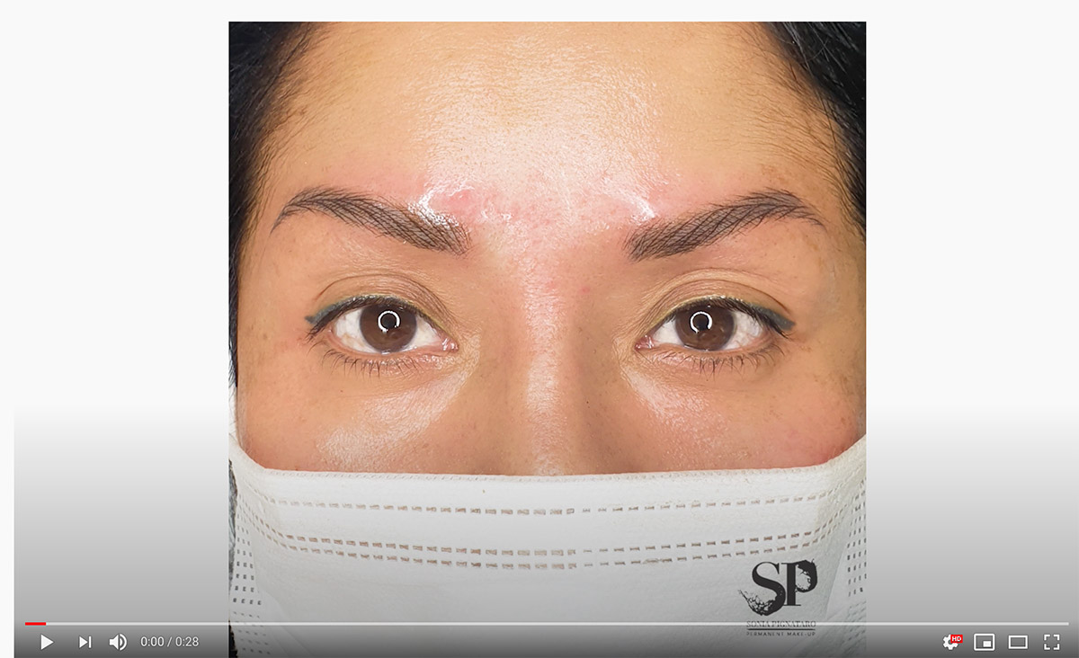 Sopracciglia iperrealistiche, risultato dopo una seduta di ritocco dopo due anni