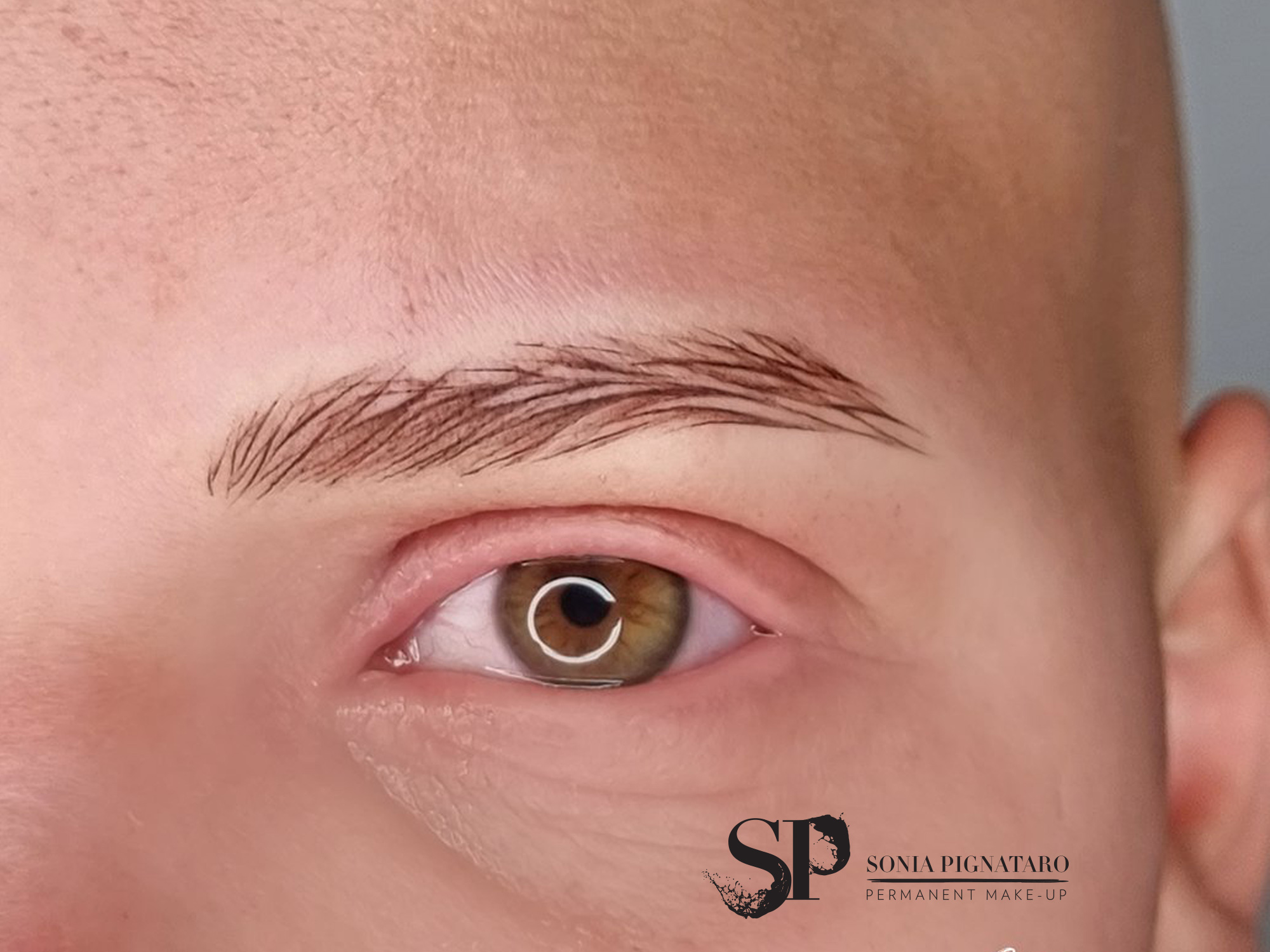 Alopecia sopracciglia, un tatuaggio semipermanente tecnica a pelo