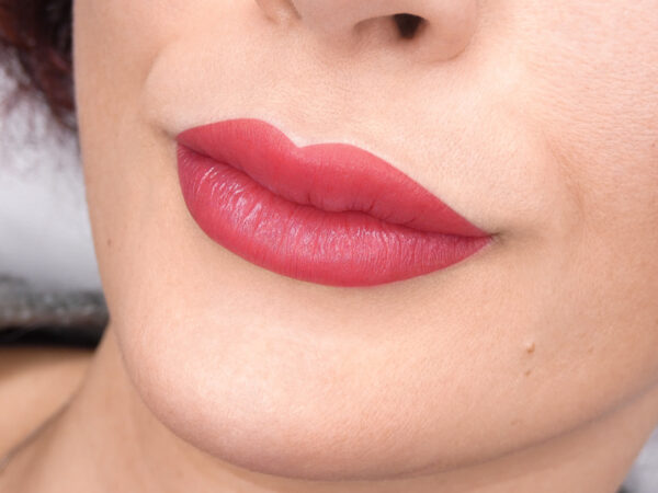 Risultato guarito di tatuaggio labbra con effetto Aquarelle