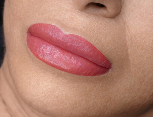 Trucco permanente labbra su pelle matura: definizione ed eleganza quotidiana