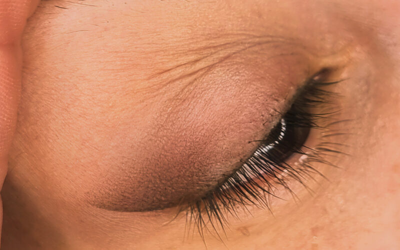 Eyeliner permanente su palpebra leggermente incappucciata